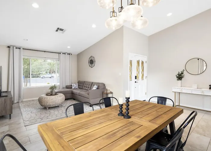 Oasis With Diving Pool * Chandler